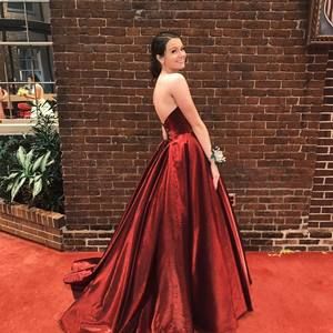 Meet your Posher, Hannah